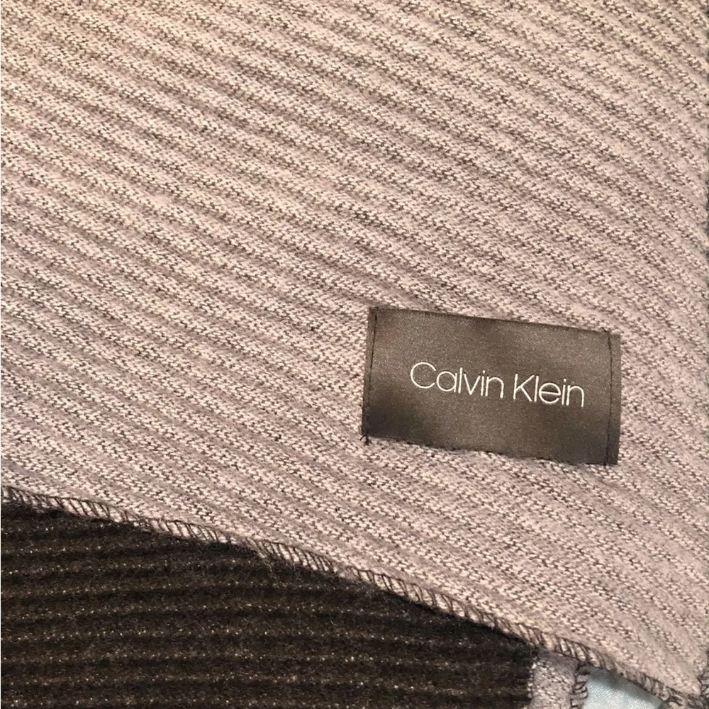 Calvin Klein men two tone scarf